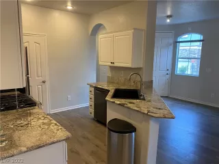 Photo #5: 2427190 Listing 