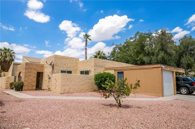 MLS: 2427214 Condo For Sale
