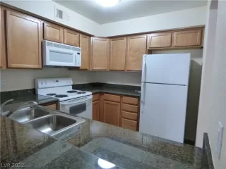 Photo #2: 2427276 Listing 