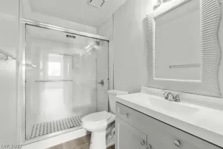 Photo #4: 2427301 Listing 