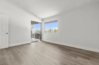 Photo #6: 2427301 Listing 