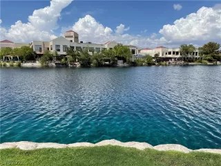 Photo #4: 2427306 Listing 