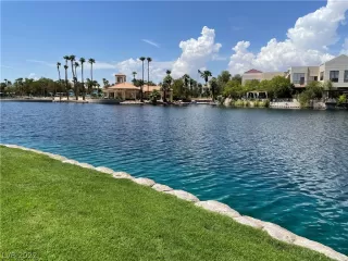 Photo #5: 2427306 Listing 