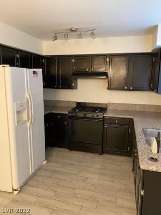 Photo #5: 2427322 Listing 