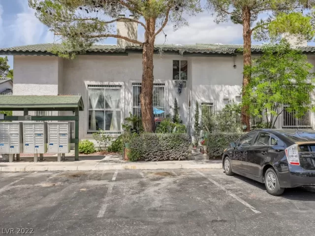 MLS: 2427377 Condo For Sale