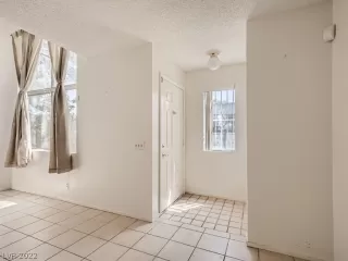 Photo #4: 2427377 Listing 