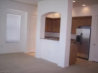 Photo #3: 2427392 Listing