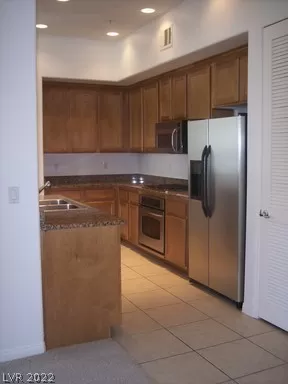 Photo #4: 2427392 Listing