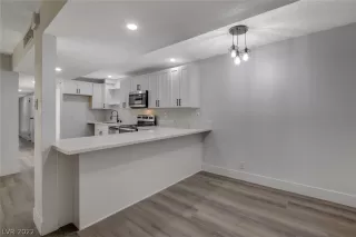 Photo #4: 2427421 Listing