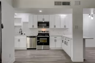 Photo #6: 2427421 Listing