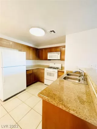 Photo #5: 2427422 Listing 