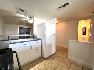 Photo #5: 2427434 Listing 