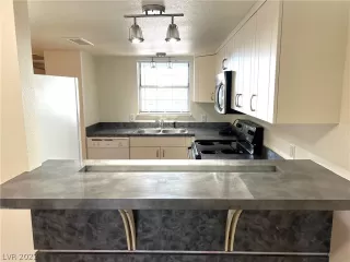 Photo #6: 2427434 Listing 