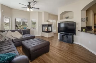 Photo #3: 2427478 Listing