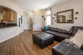 Photo #4: 2427478 Listing