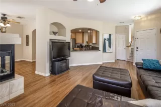 Photo #5: 2427478 Listing