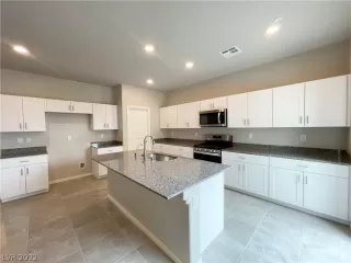 Photo #4: 2427532 Listing 