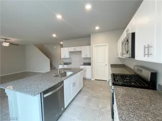 Photo #5: 2427532 Listing 