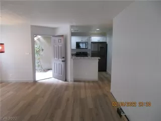 Photo #3: 2427533 Listing 