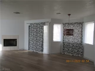 Photo #4: 2427533 Listing 