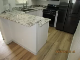 Photo #5: 2427533 Listing 