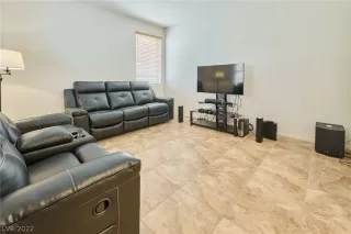 Photo #3: 2427570 Listing