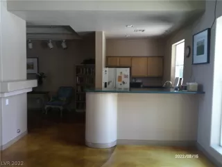 Photo #3: 2427607 Listing