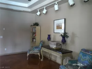 Photo #4: 2427607 Listing