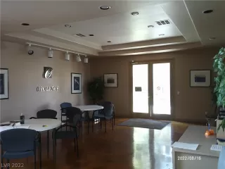 Photo #5: 2427607 Listing