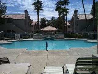 Photo #6: 2427607 Listing