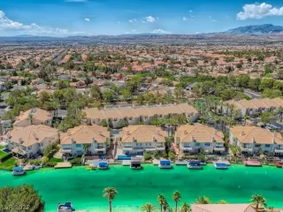 Photo #1: 2427617 Listing 