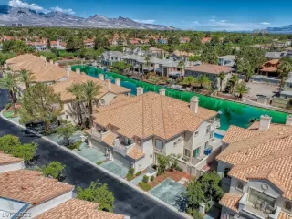 Photo #2: 2427617 Listing 