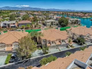 Photo #3: 2427617 Listing 