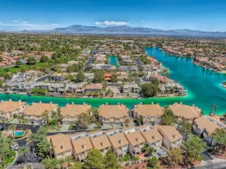 Photo #4: 2427617 Listing 