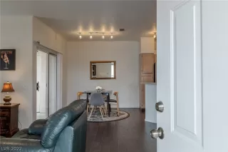 Photo #4: 2427643 Listing