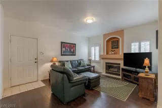 Photo #6: 2427643 Listing