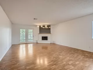 Photo #4: 2427667 Listing