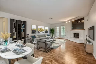 Photo #5: 2427667 Listing