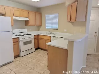 Photo #5: 2427673 Listing 