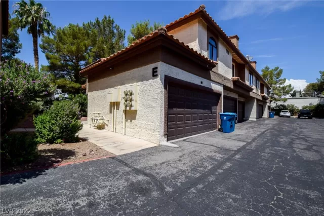 MLS: 2427691 Condo For Sale