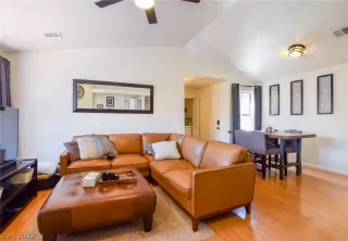 Photo #3: 2427691 Listing