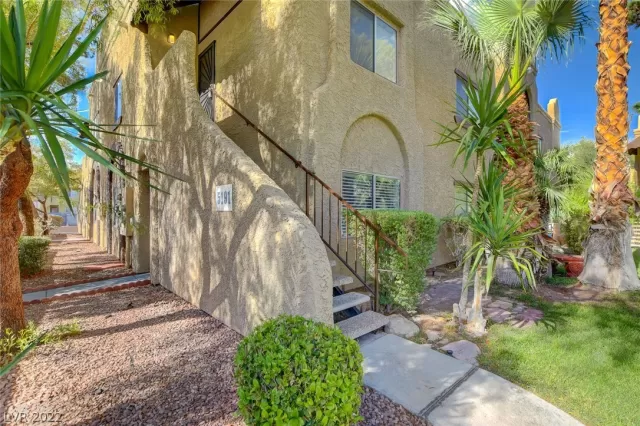 MLS: 2427698 Condo For Sale