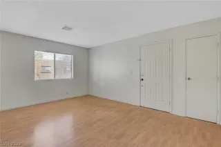 Photo #4: 2427698 Listing