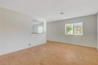 Photo #5: 2427698 Listing