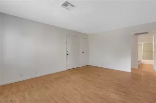 Photo #6: 2427698 Listing