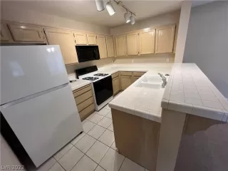 Photo #2: 2427748 Listing