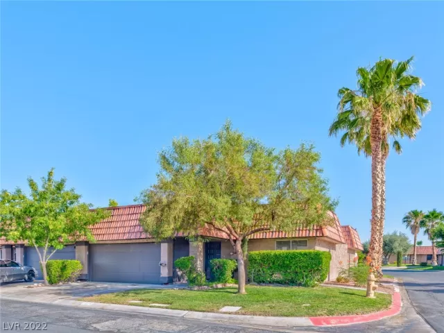 MLS: 2427764 Condo For Sale