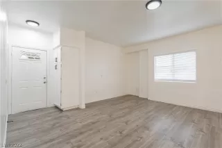 Photo #5: 2427807 Listing 