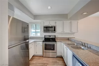 Photo #6: 2427839 Listing 