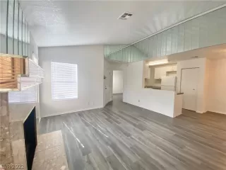 Photo #5: 2427851 Listing 